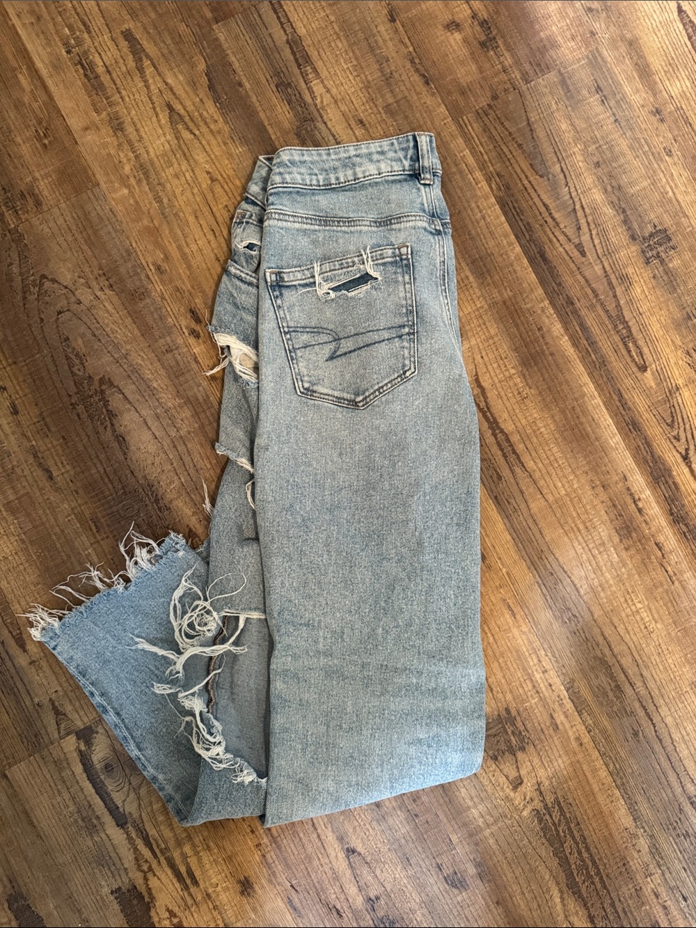 American Eagle Outfitters Light Blue Distressed Cropped Jeans
